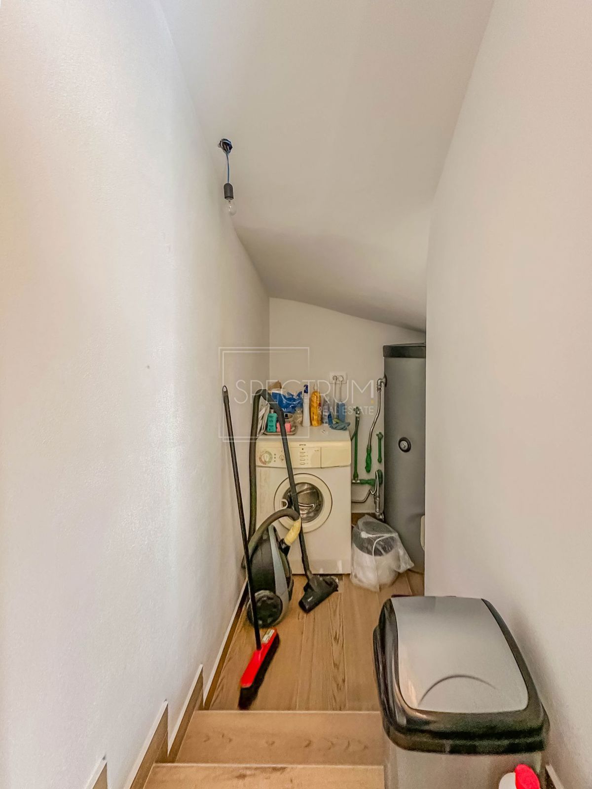 Novigrad, polsamostojna hiša z bazenom