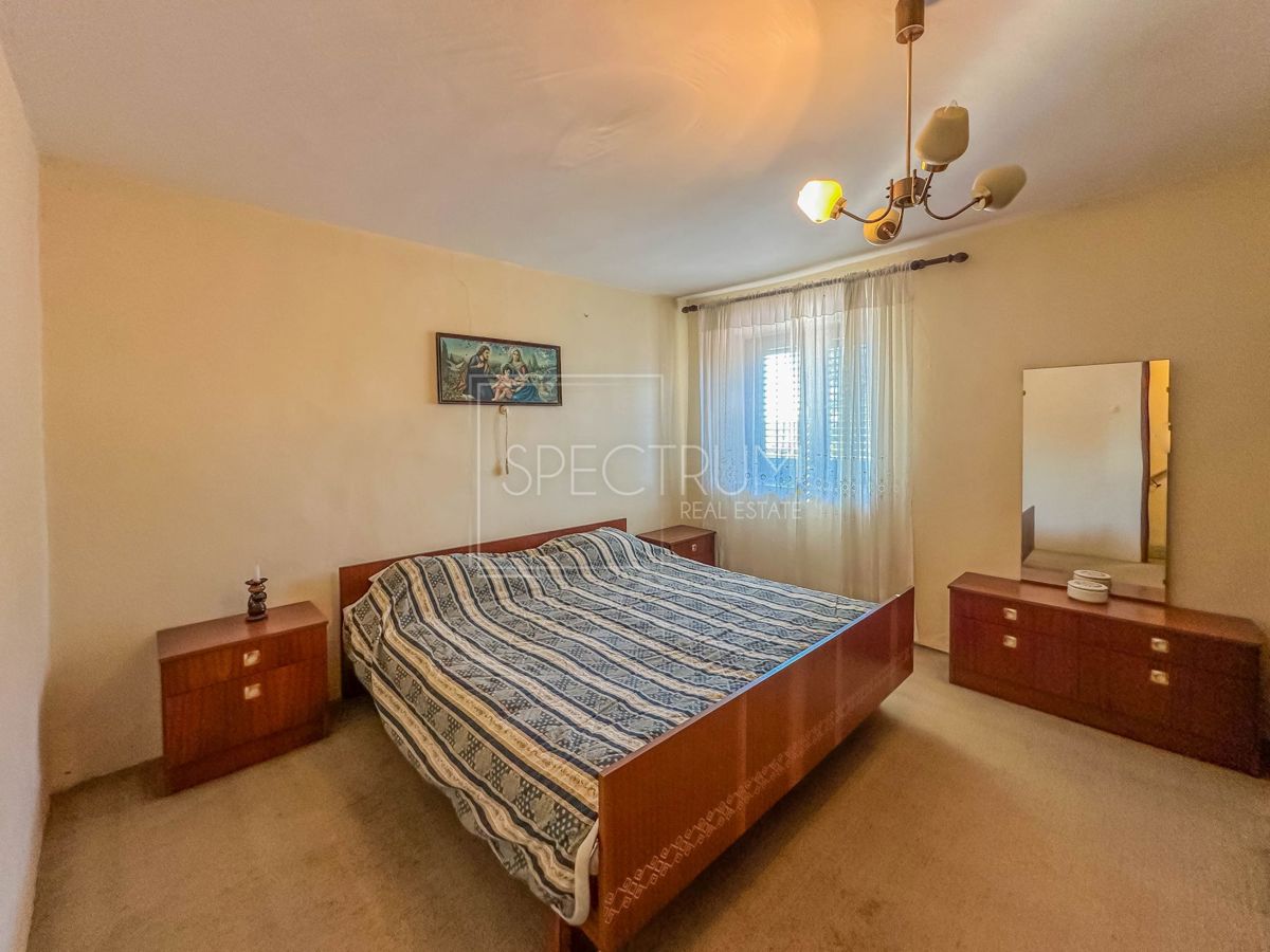 Območje Brtonigle, kamnita hiša z vrtom