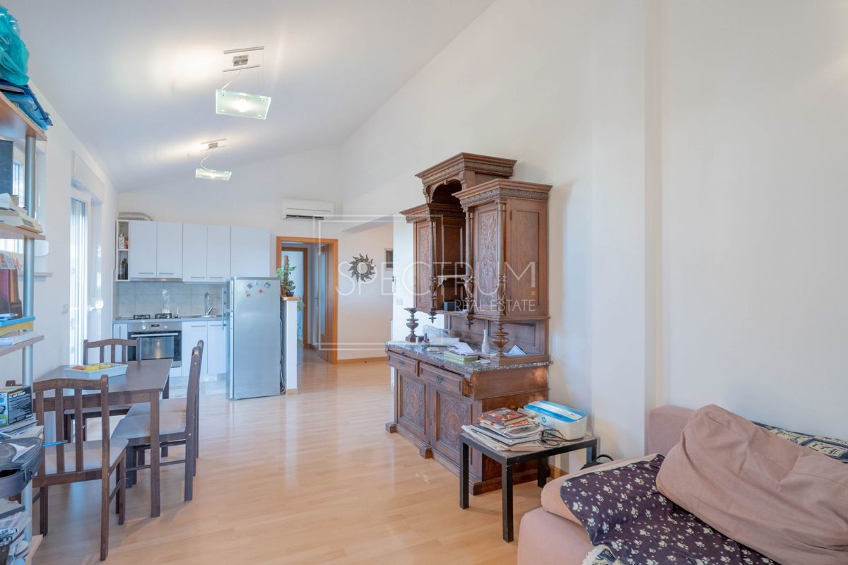 Poreč, opremljeno stanovanje s pogledom na morje