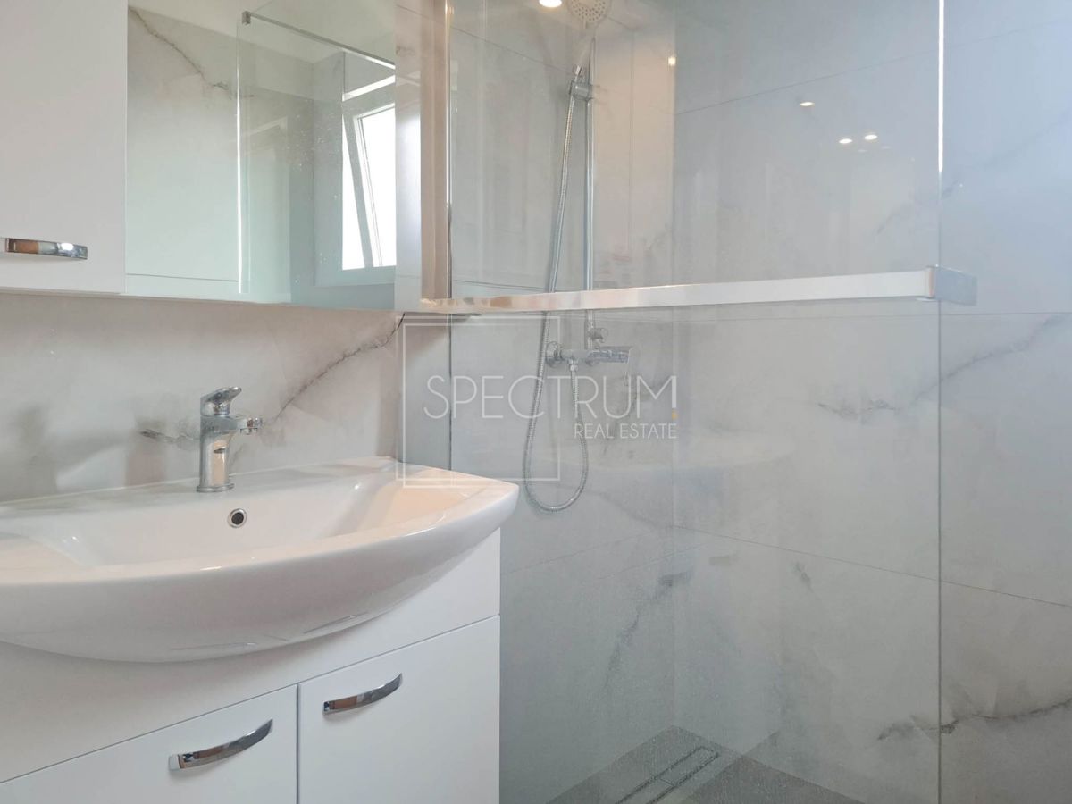 Poreč, opremljeno stanovanje s pogledom na morje