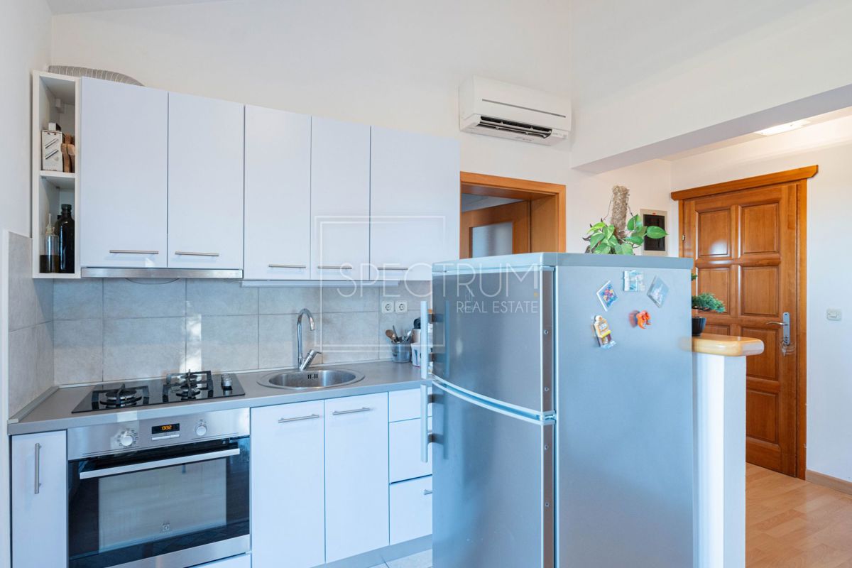 Poreč, opremljeno stanovanje s pogledom na morje