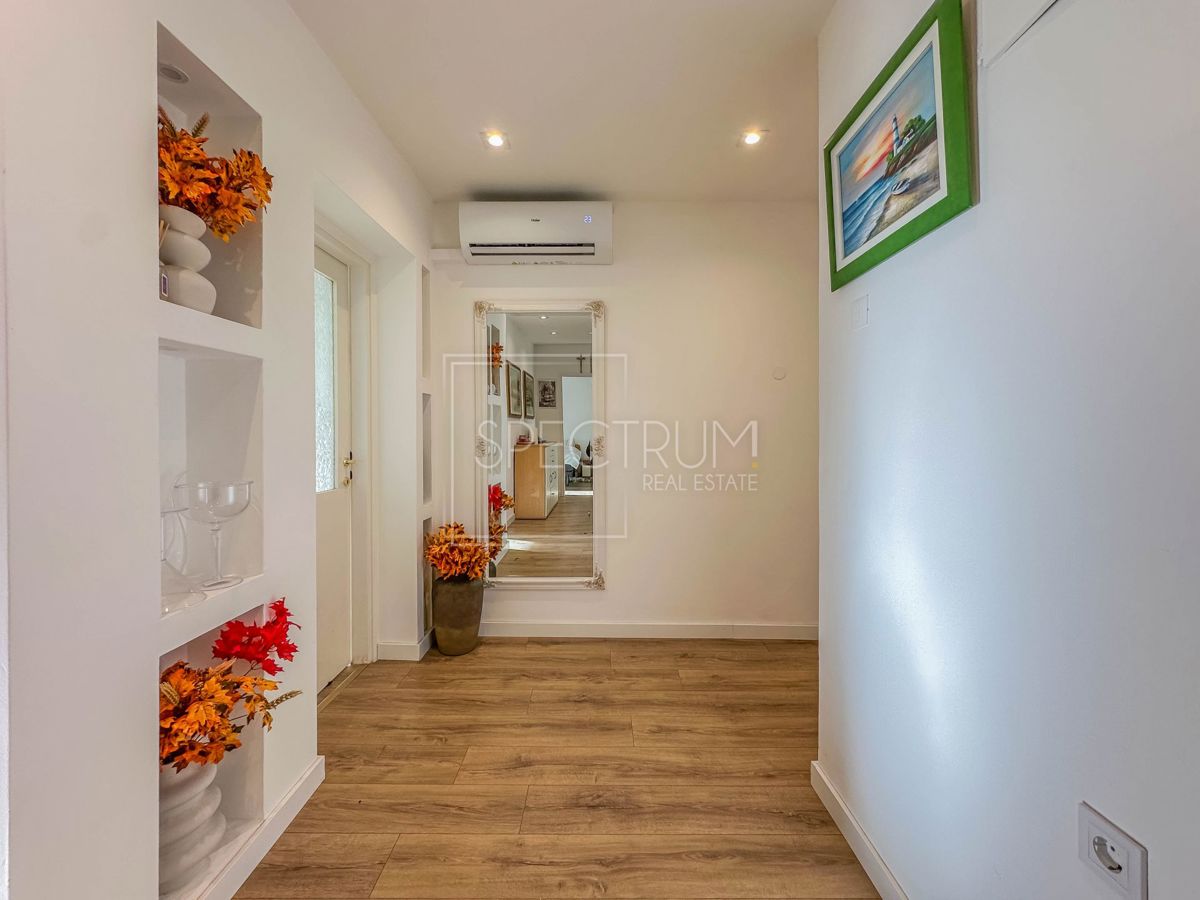 Umag, prenovljeno stanovanje v centru blizu plaže!