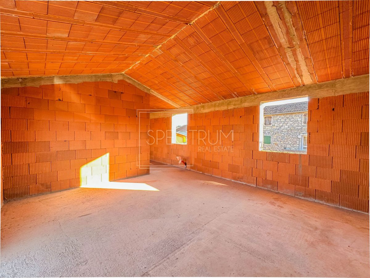 Območje Karojba, samostojna hiša na mirni lokaciji