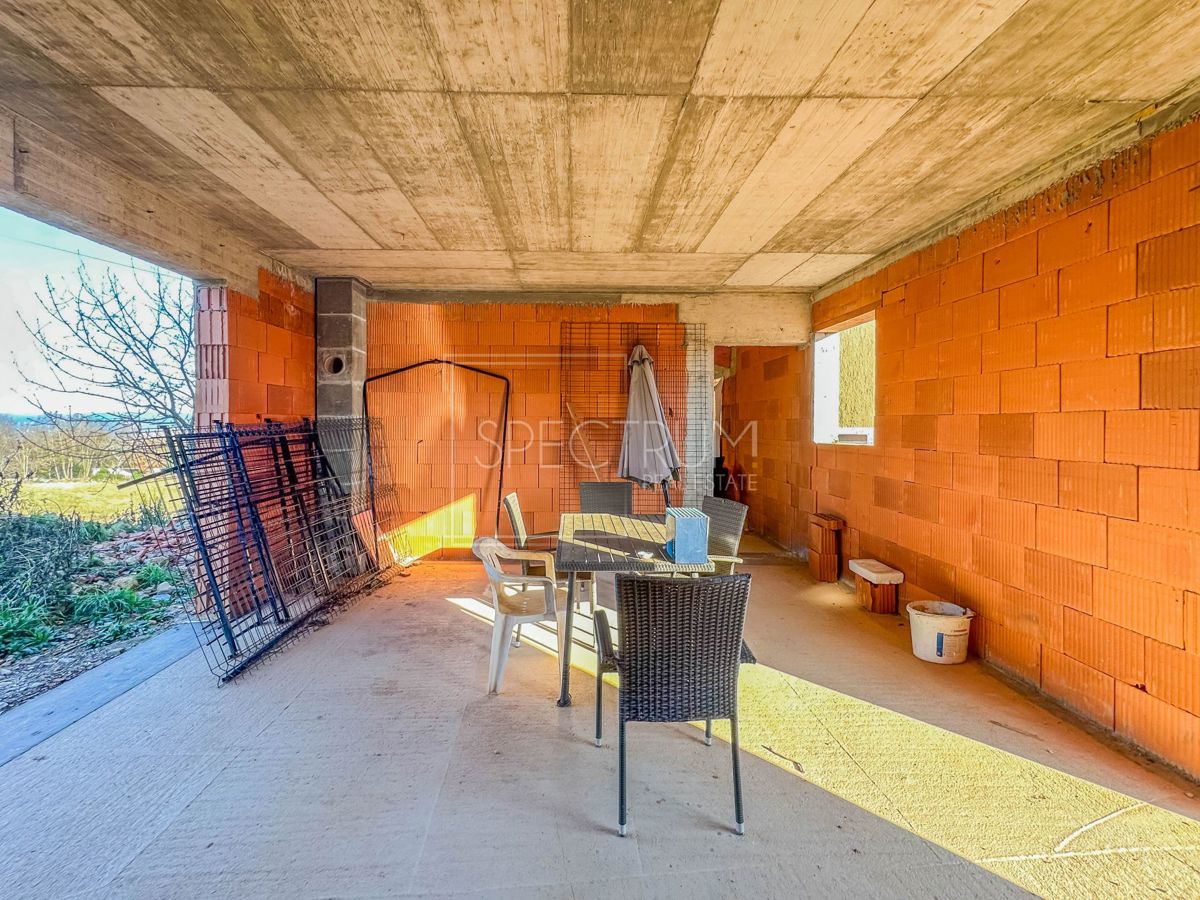 Območje Karojba, samostojna hiša na mirni lokaciji