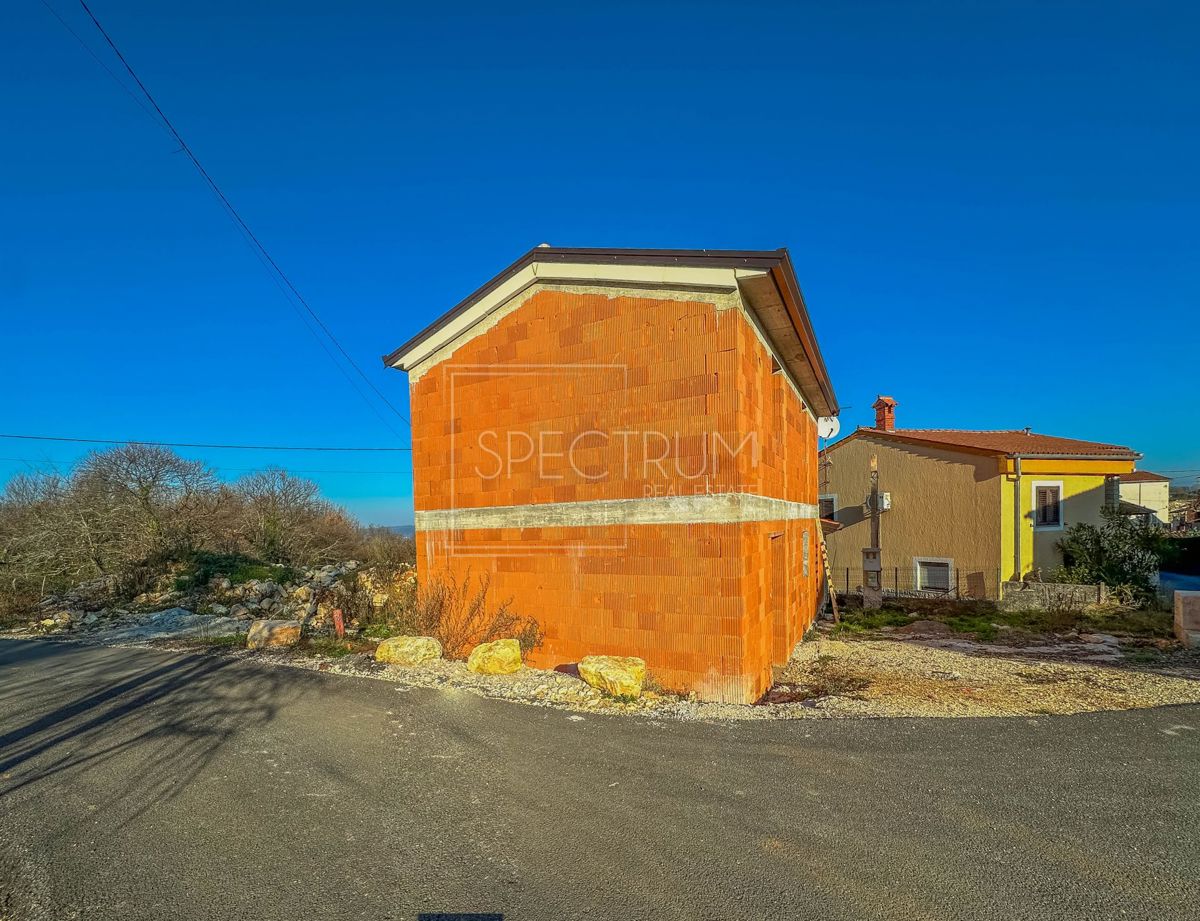 Območje Karojba, samostojna hiša na mirni lokaciji