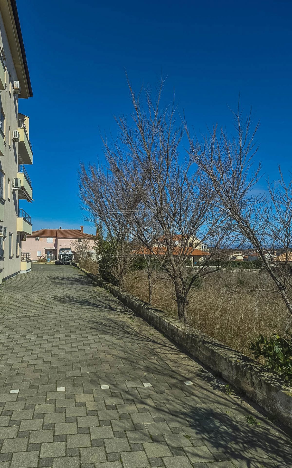 Ližnjan, stanovanje v pritličju na iskani lokaciji