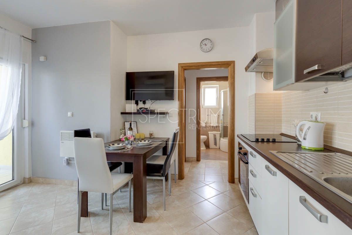 Novigrad okolica, 2 apartmaja 350 m od morja!