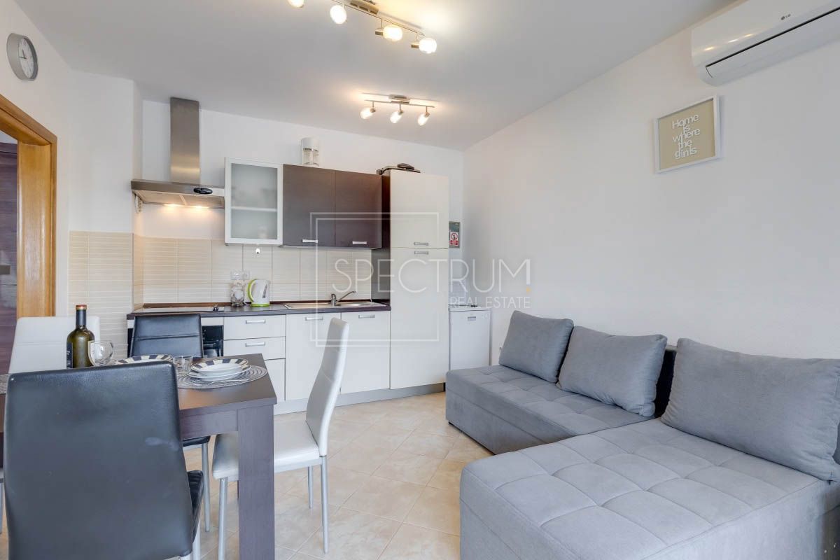 Novigrad okolica, 2 apartmaja 350 m od morja!