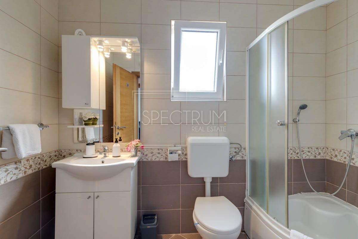 Novigrad okolica, 2 apartmaja 350 m od morja!
