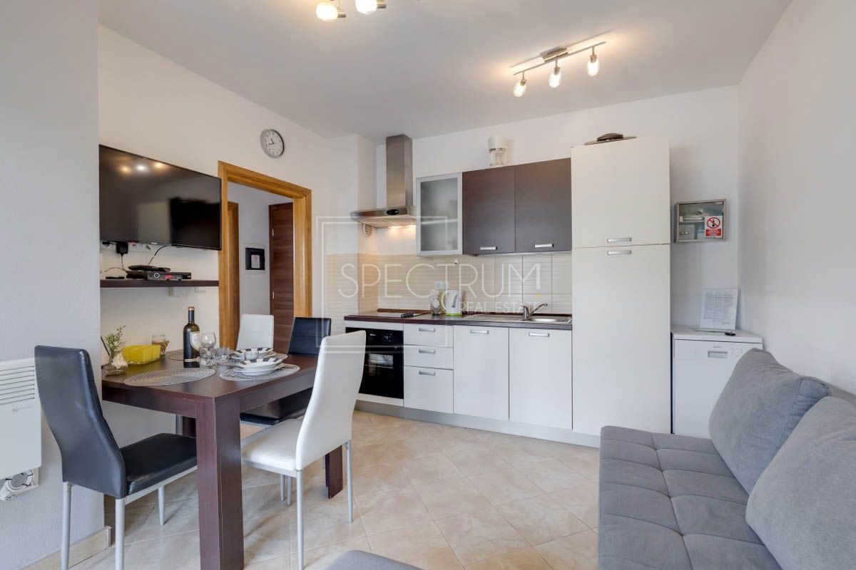 Novigrad okolica, 2 apartmaja 350 m od morja!