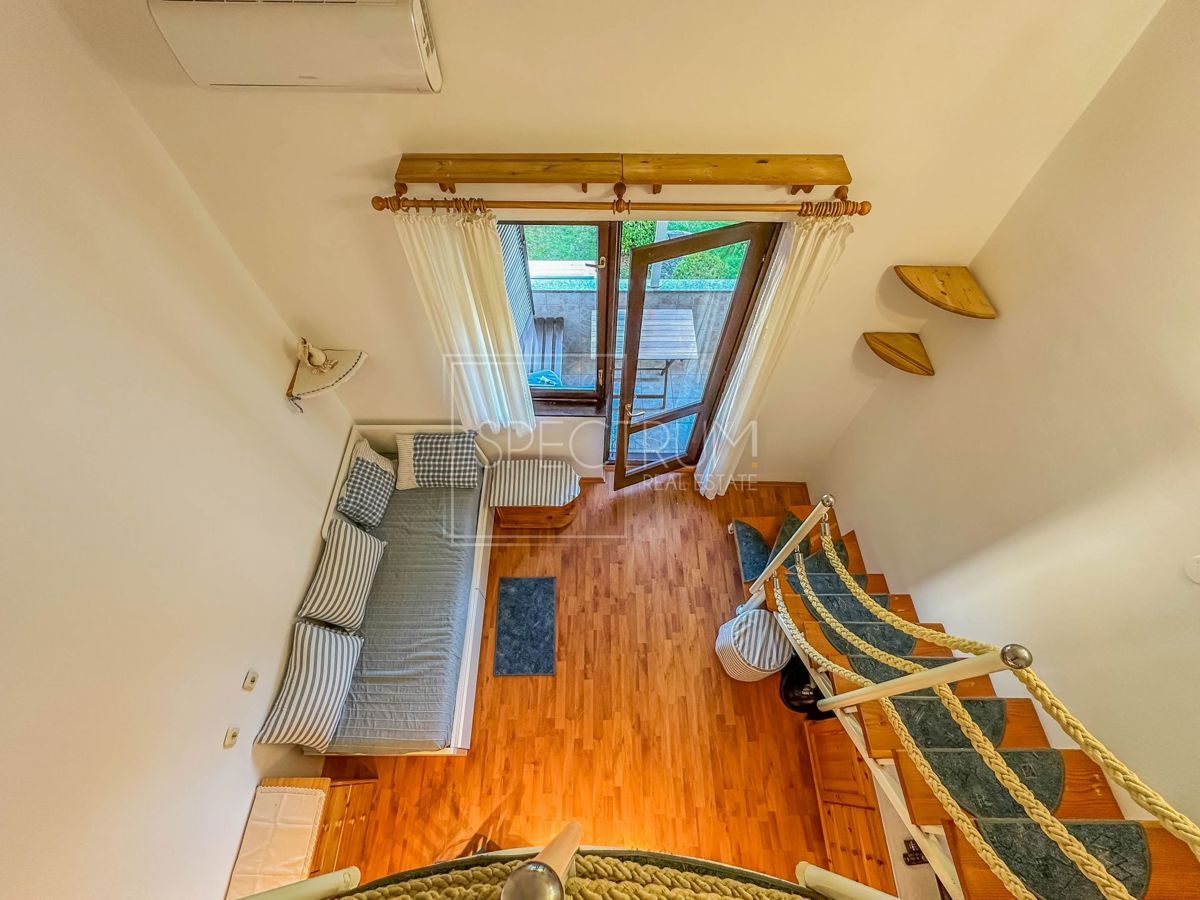 Poreč, dvoetažno stanovanje 350 m od morja