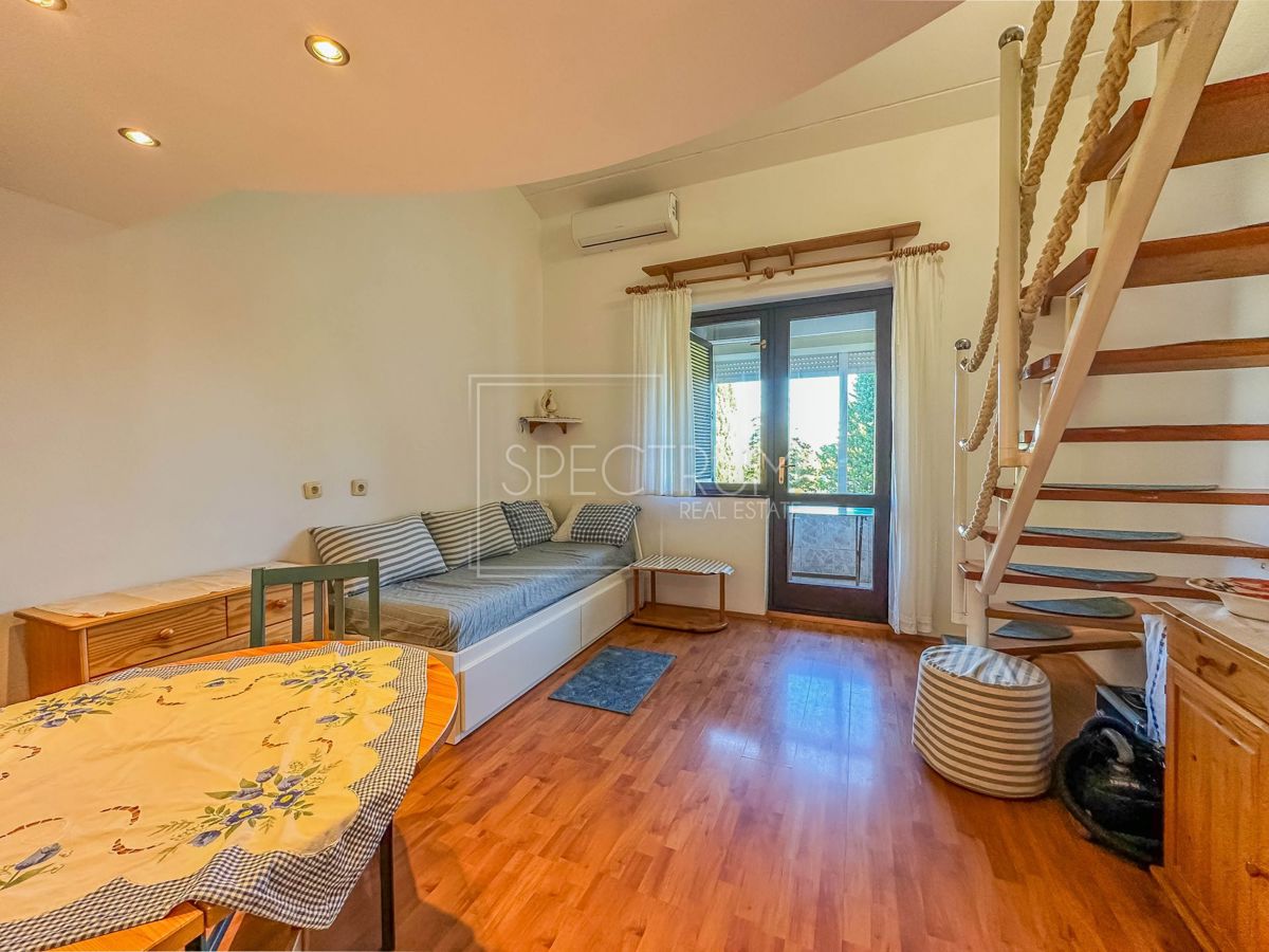 Poreč, dvoetažno stanovanje 350 m od morja