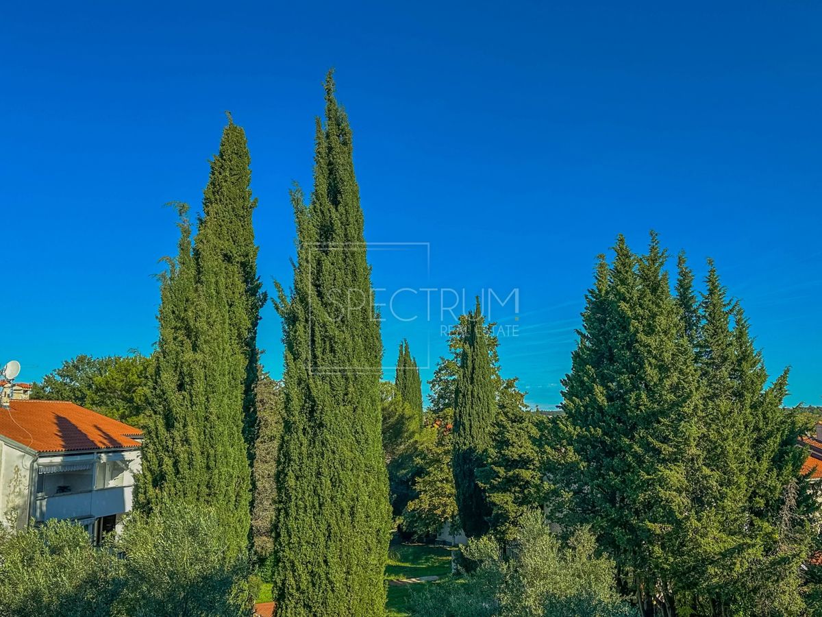 Poreč, dvoetažno stanovanje 350 m od morja