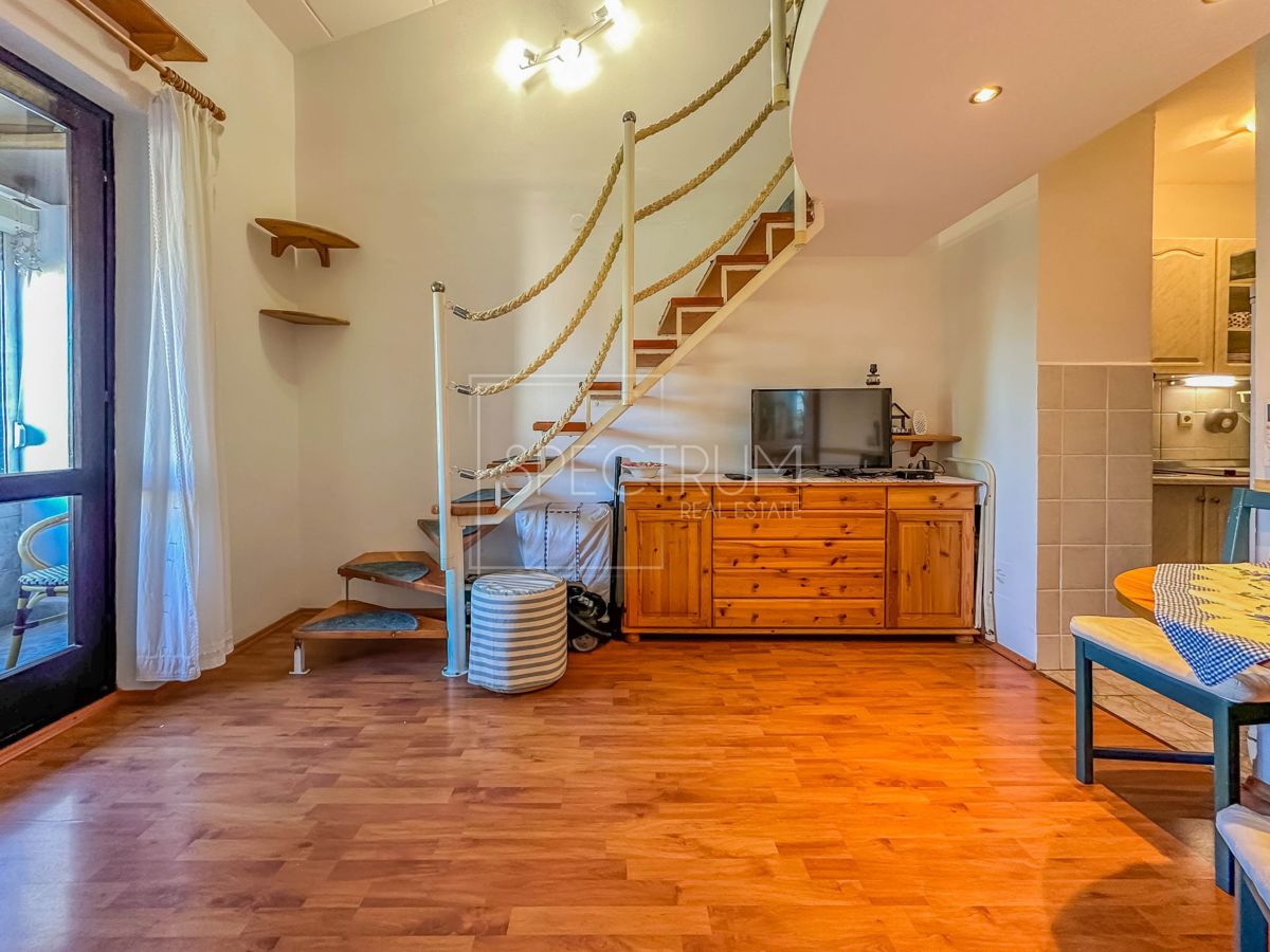 Poreč, dvoetažno stanovanje 350 m od morja