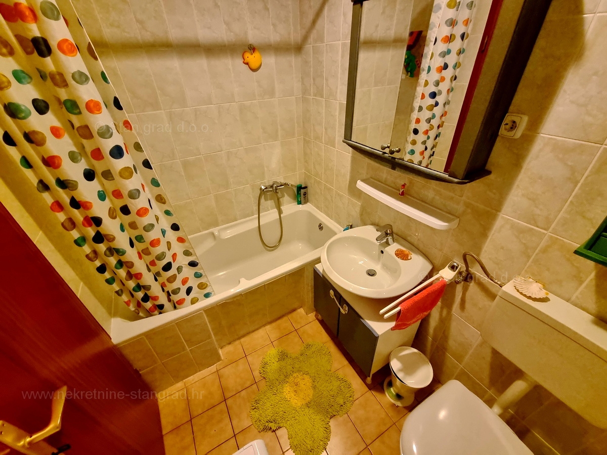 Malinska, prodaja apartma v 1. nadstropju na odlični lokaciji, le 250 m od morja!