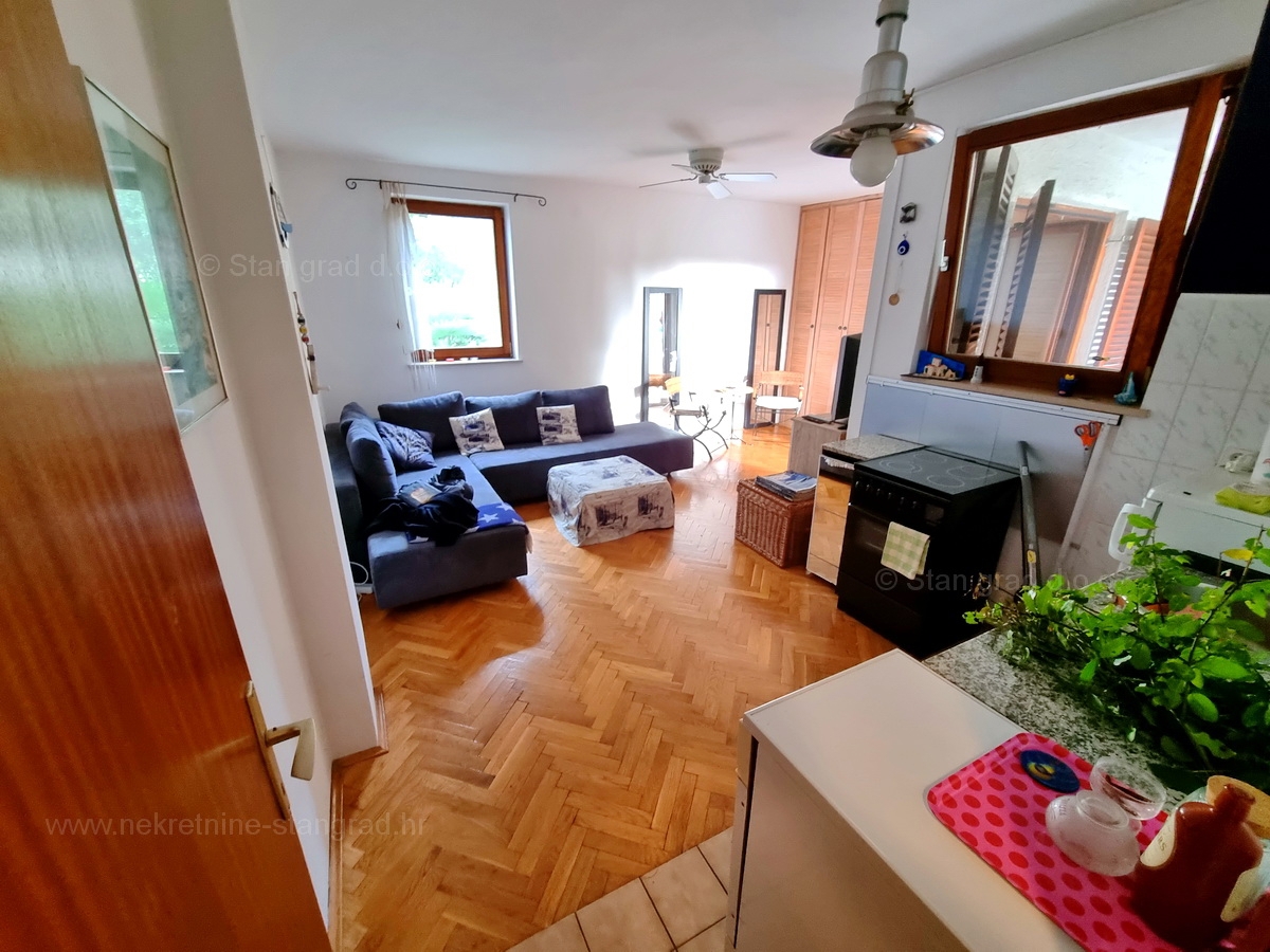 Malinska, prodaja apartma v 1. nadstropju na odlični lokaciji, le 250 m od morja!