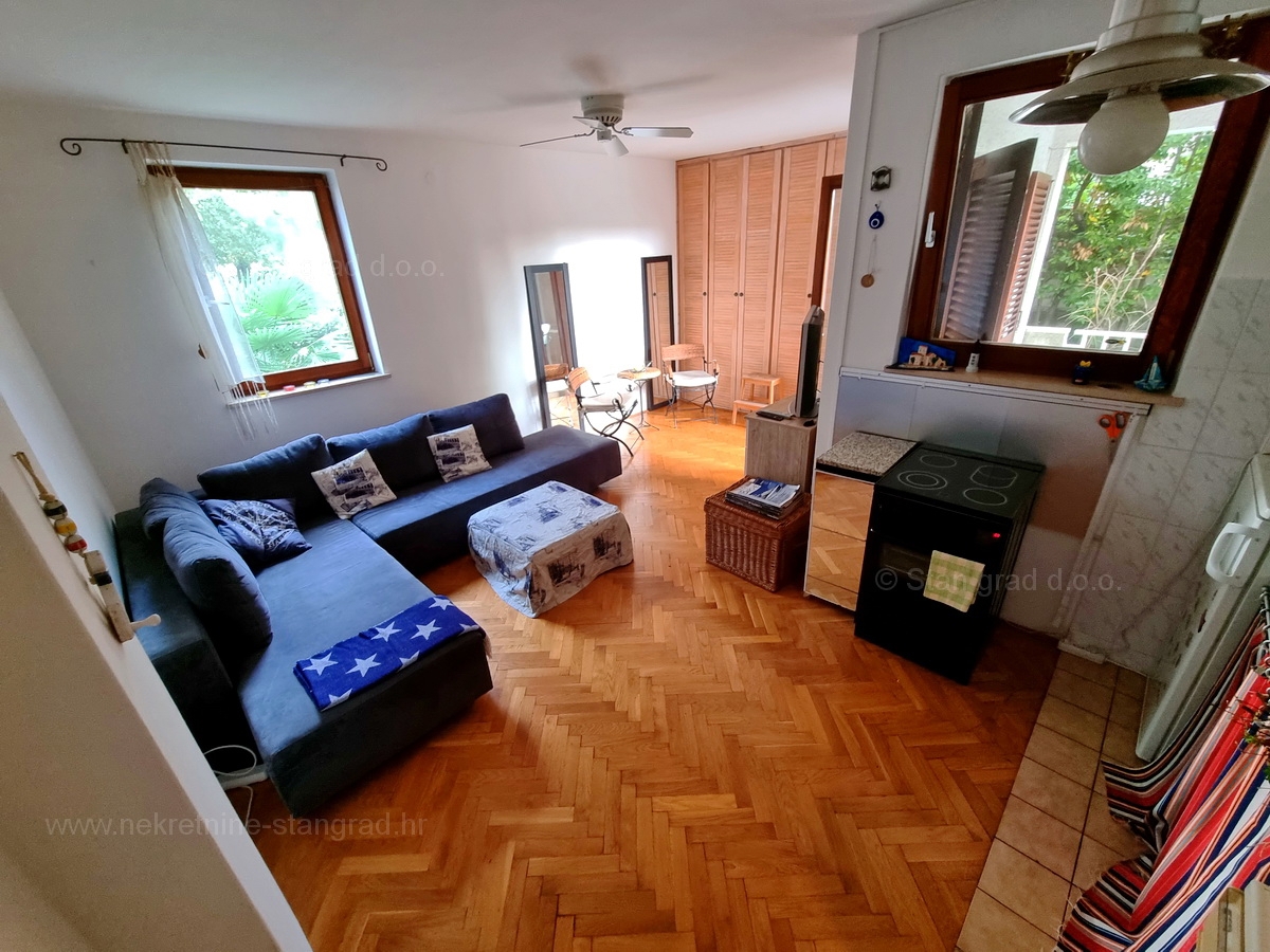 Malinska, prodaja apartma v 1. nadstropju na odlični lokaciji, le 250 m od morja!
