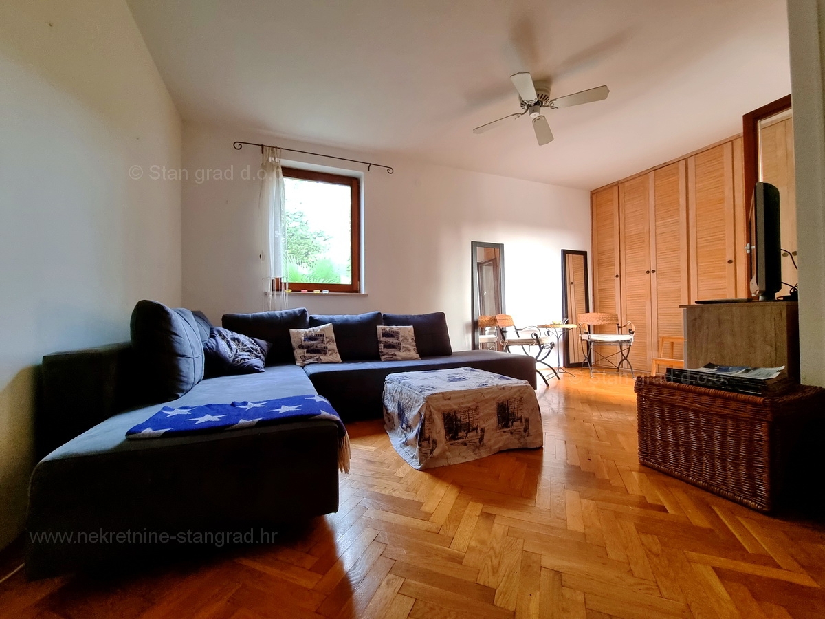 Malinska, prodaja apartma v 1. nadstropju na odlični lokaciji, le 250 m od morja!