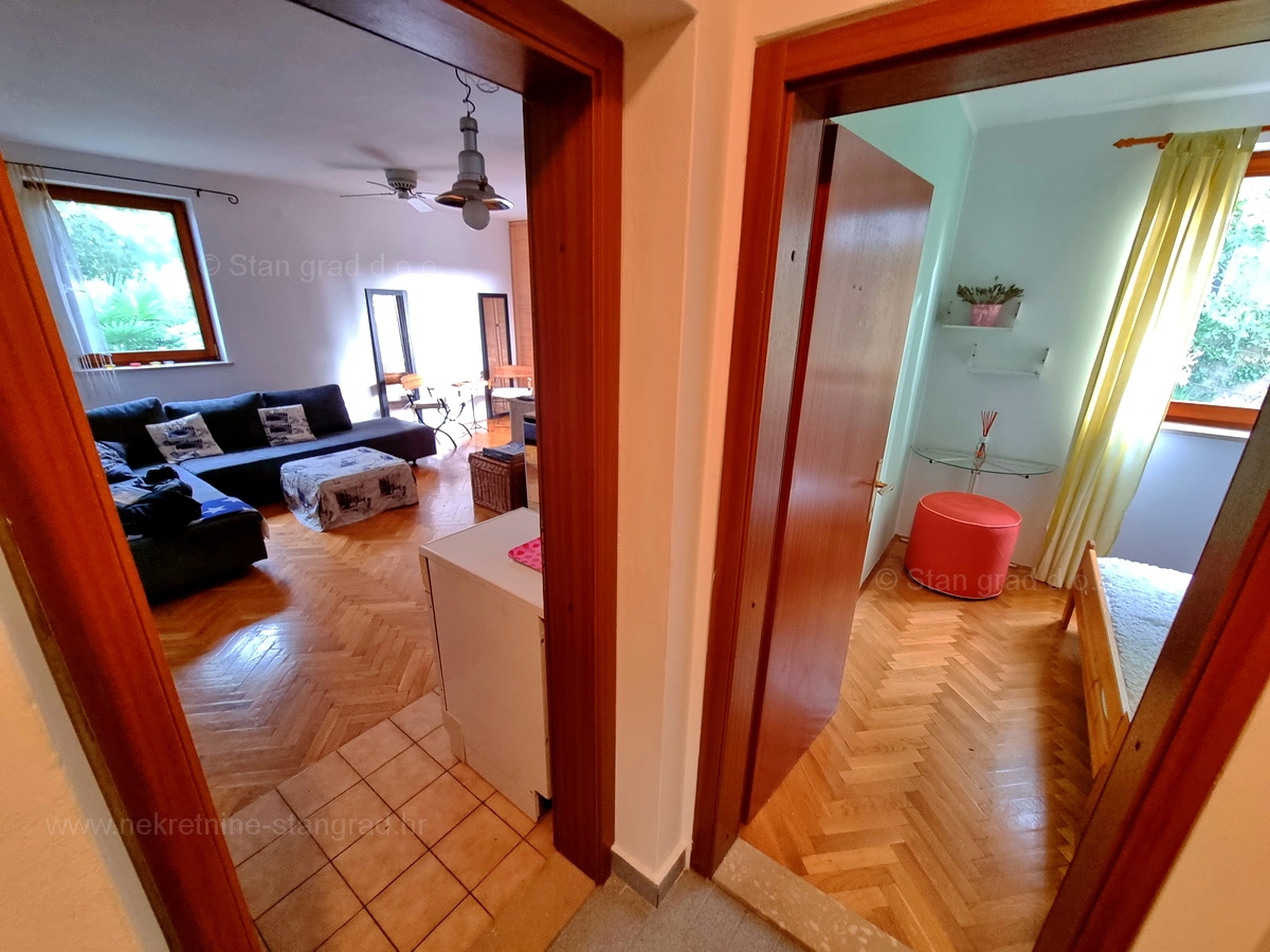 Malinska, prodaja apartma v 1. nadstropju na odlični lokaciji, le 250 m od morja!