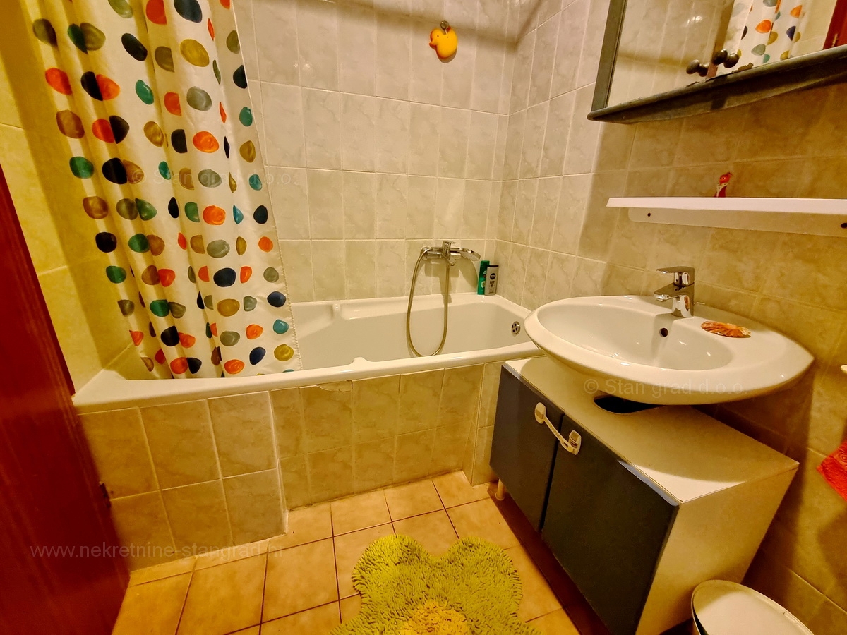 Malinska, prodaja apartma v 1. nadstropju na odlični lokaciji, le 250 m od morja!