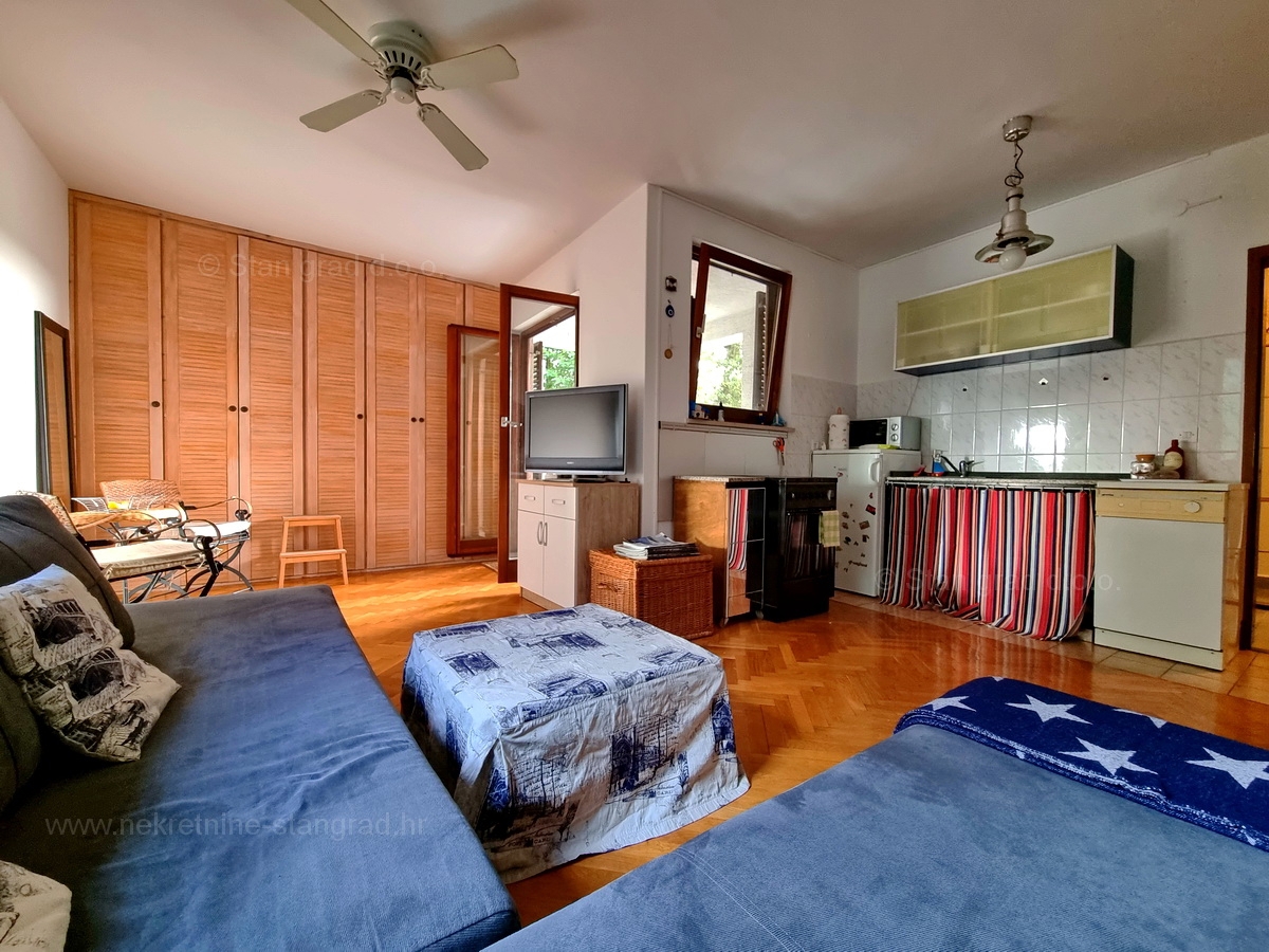 Malinska, prodaja apartma v 1. nadstropju na odlični lokaciji, le 250 m od morja!