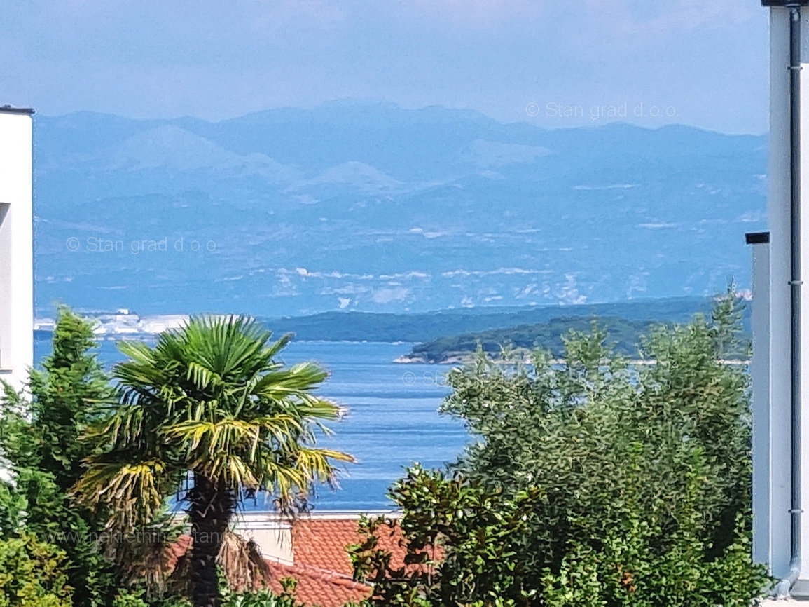 Malinska, apartma v pritličju z vrtom blizu plaže!