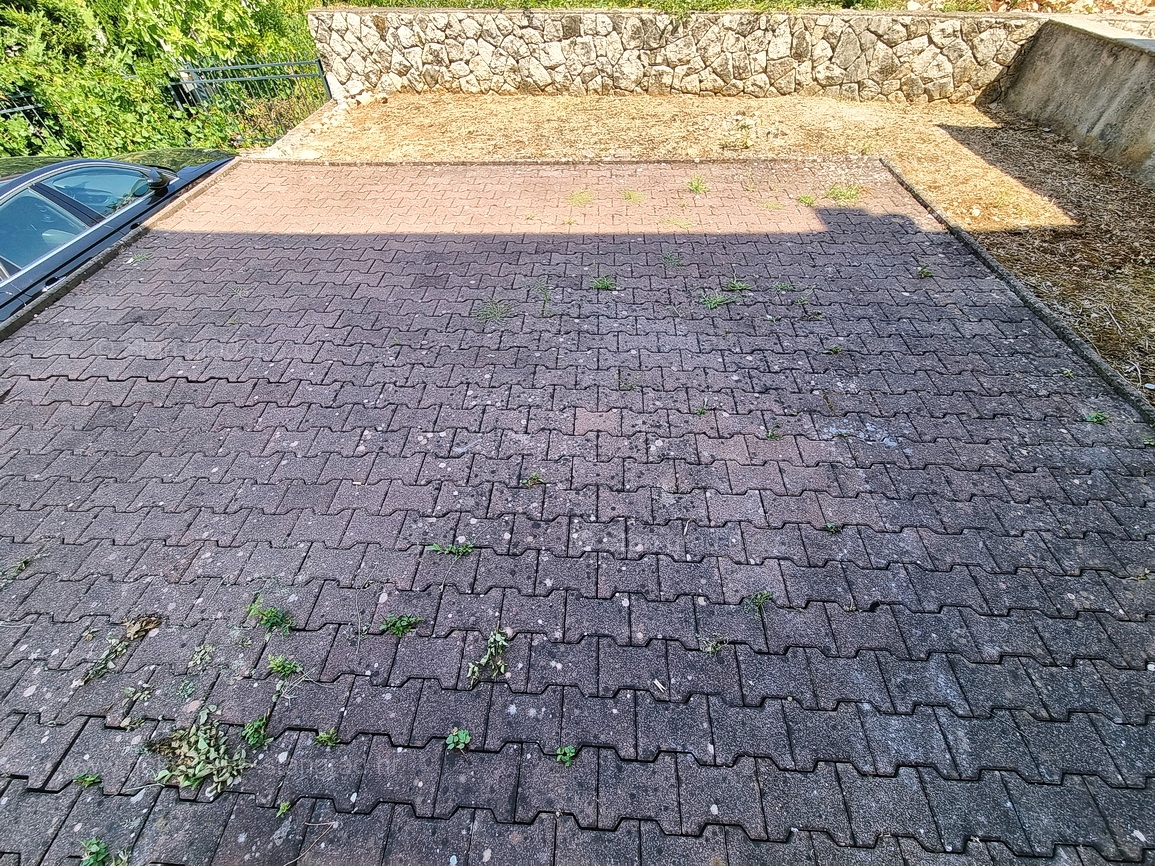 Malinska, apartma v pritličju z vrtom blizu plaže!