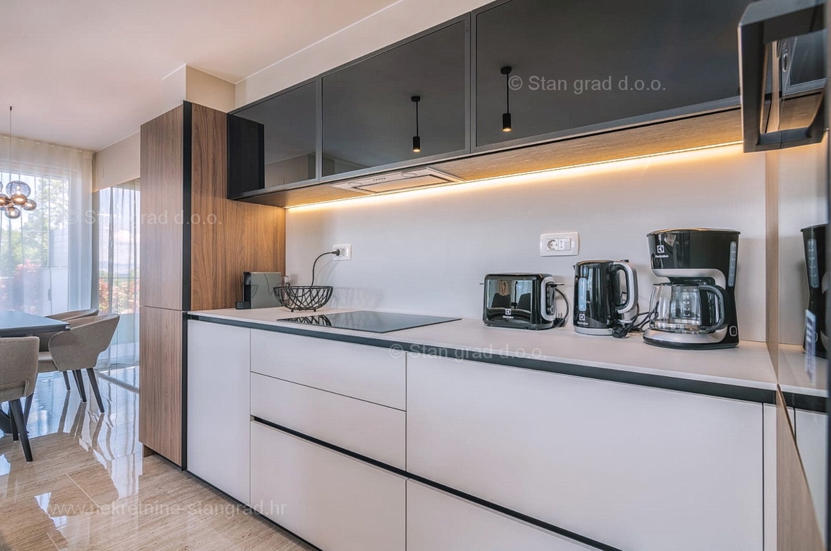 Malinska, luksuzen apartma v pritličju z bazenom blizu morja!