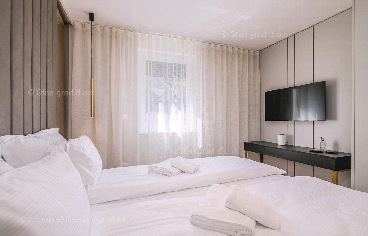 Malinska, luksuzen apartma v pritličju z bazenom blizu morja!