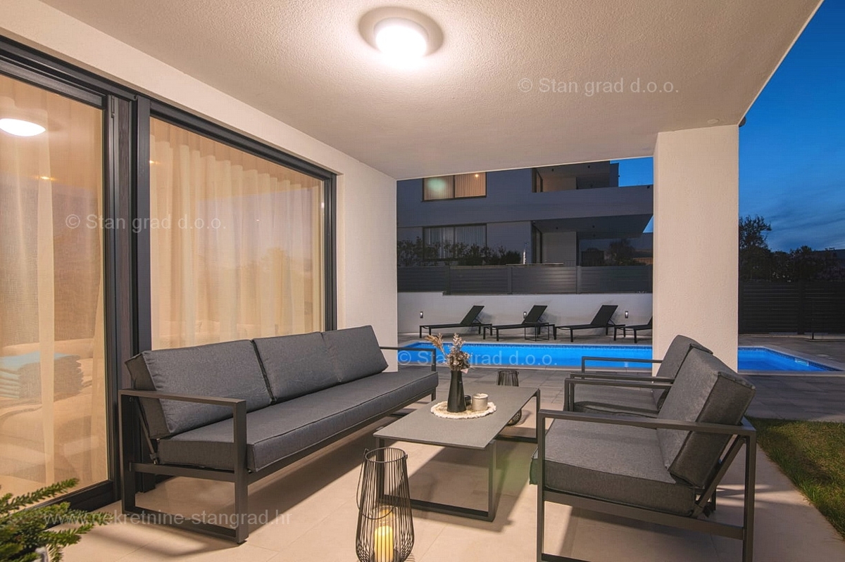 Malinska, luksuzen apartma v pritličju z bazenom blizu morja!