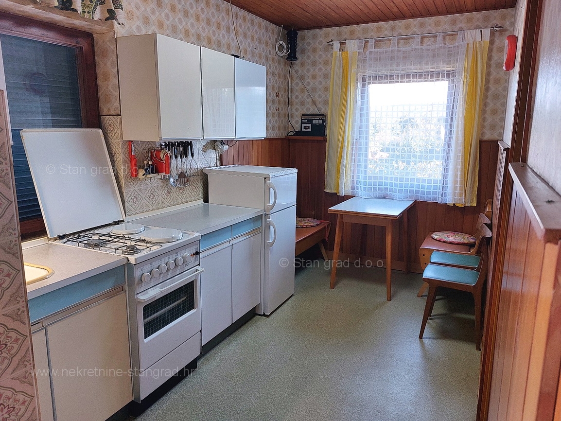 Uvala Soline, samostojna hiša z urejenim vrtom!