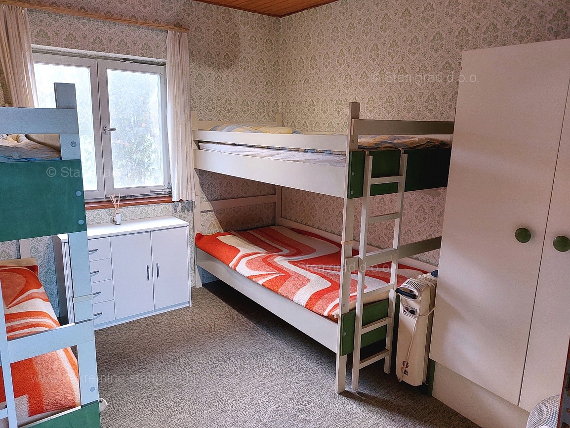 Uvala Soline, samostojna hiša z urejenim vrtom!