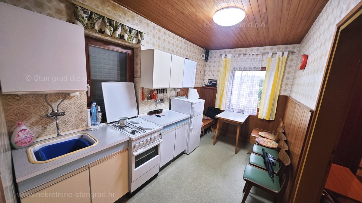 Uvala Soline, samostojna hiša z urejenim vrtom!