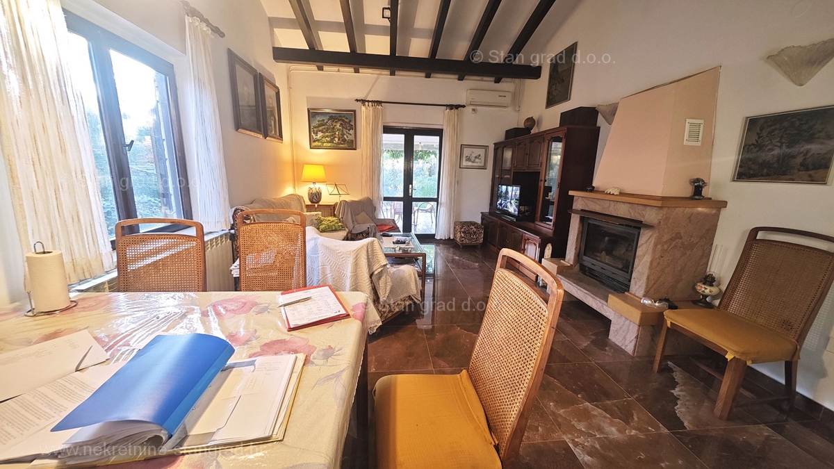 Punat, samostojna hiša s 3 apartmaji, le 80 m od morja!