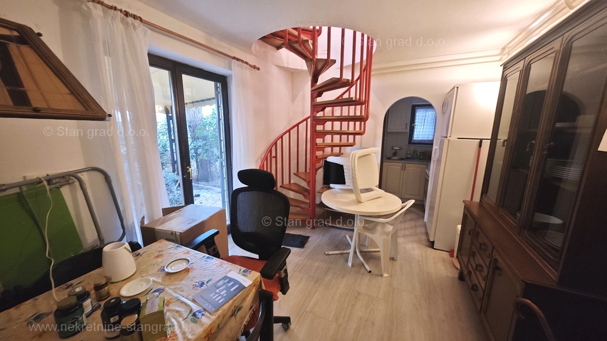 Punat, samostojna hiša s 3 apartmaji, le 80 m od morja!