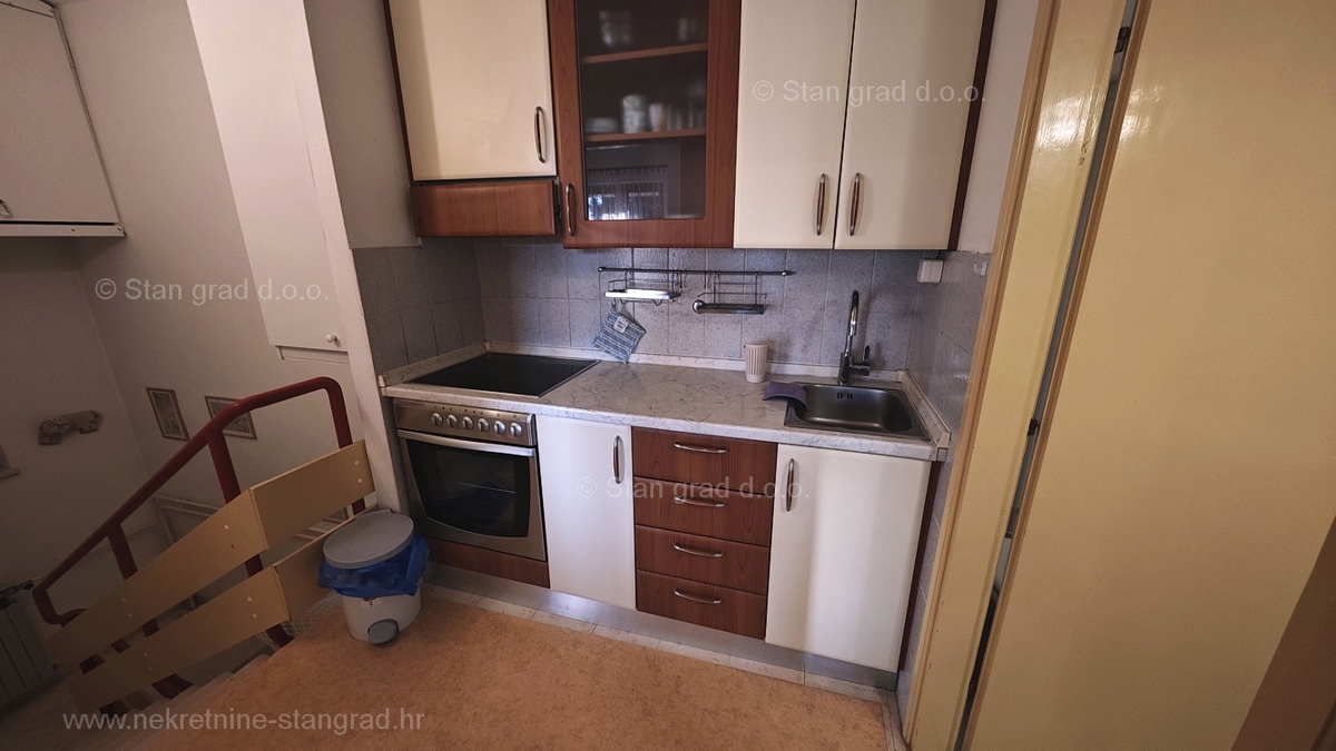 Punat, samostojna hiša s 3 apartmaji, le 80 m od morja!