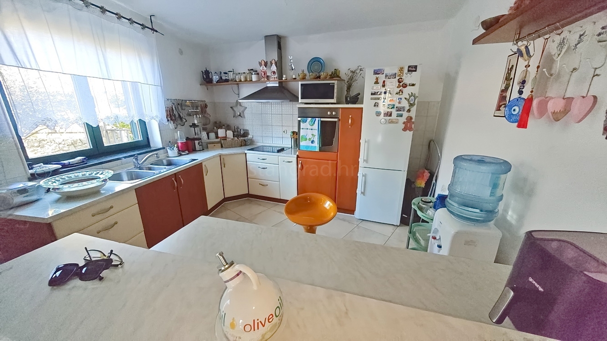 Dobrinj, samostojna hiša s pogledom na morje!