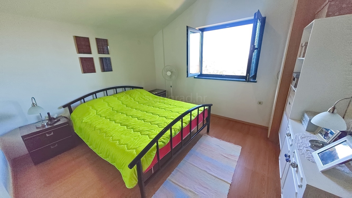 Dobrinj, samostojna hiša s pogledom na morje!