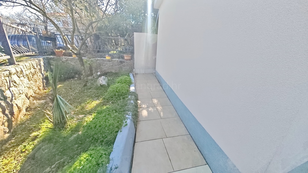 Dobrinj, samostojna hiša s pogledom na morje!
