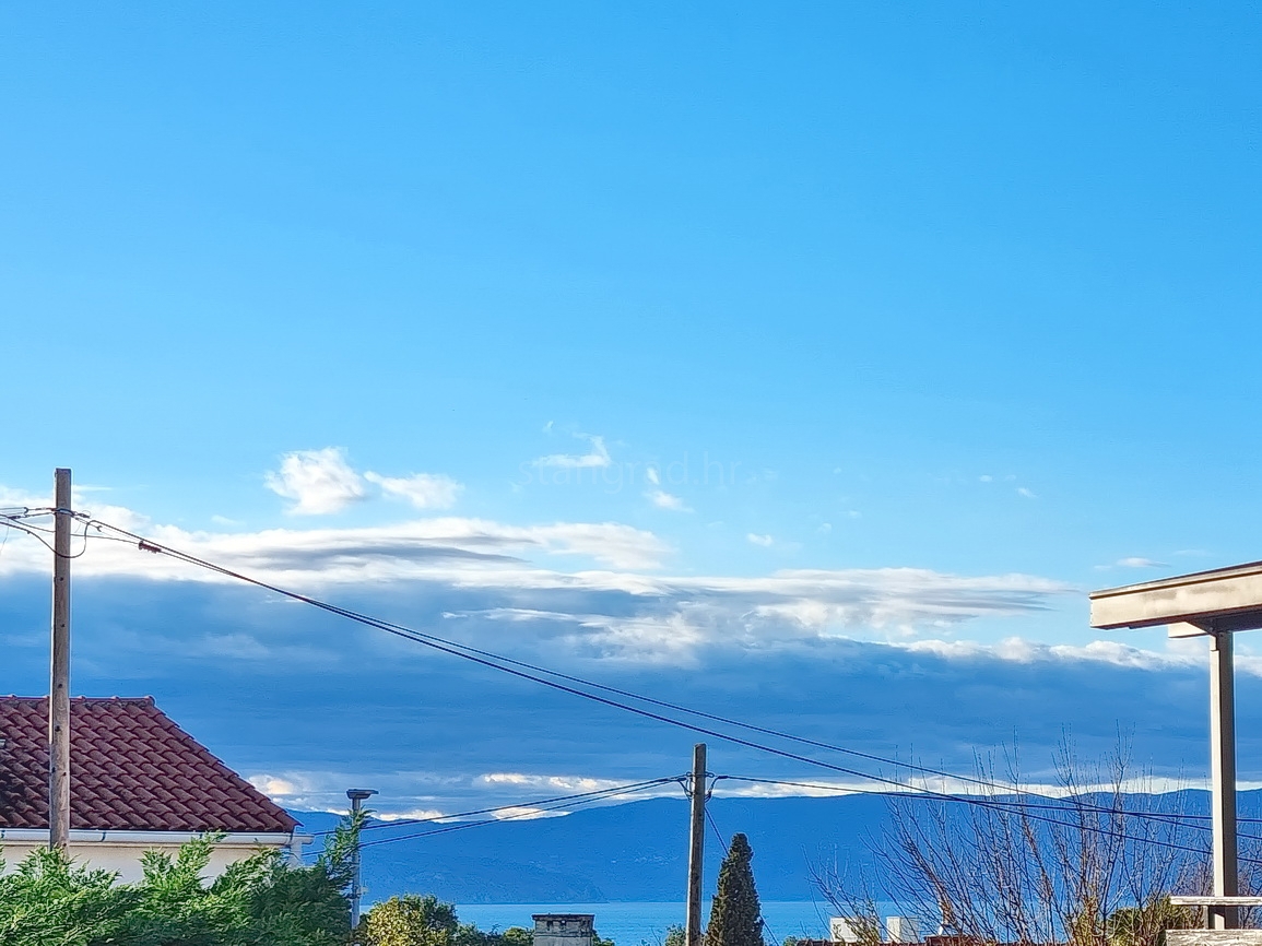 Malinska, dva apartmaja s teraso in vrtom blizu morja!