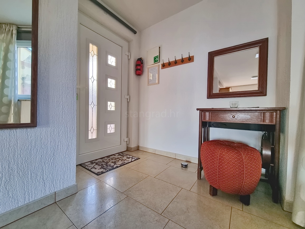 Malinska, dva apartmaja s teraso in vrtom blizu morja!