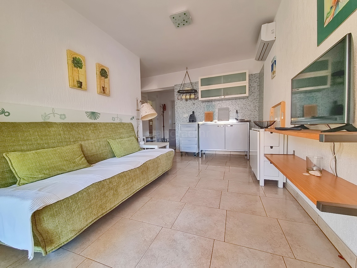 Malinska, dva apartmaja s teraso in vrtom blizu morja!