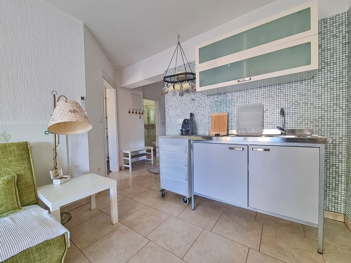 Malinska, dva apartmaja s teraso in vrtom blizu morja!