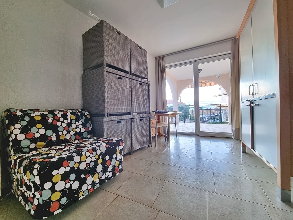 Malinska, dva apartmaja s teraso in vrtom blizu morja!