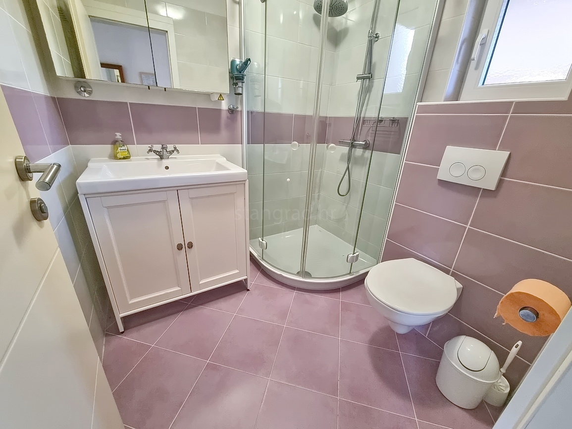 Malinska, dva apartmaja s teraso in vrtom blizu morja!