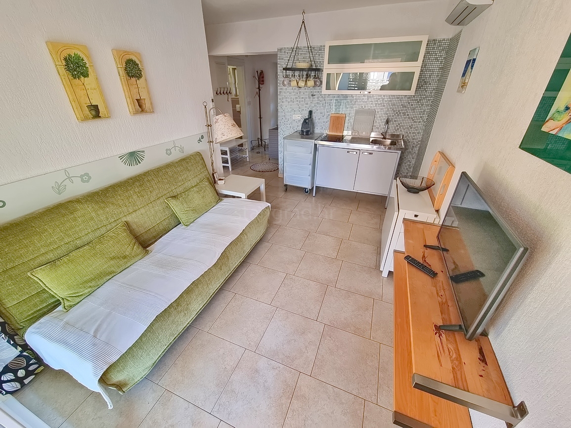 Malinska, dva apartmaja s teraso in vrtom blizu morja!