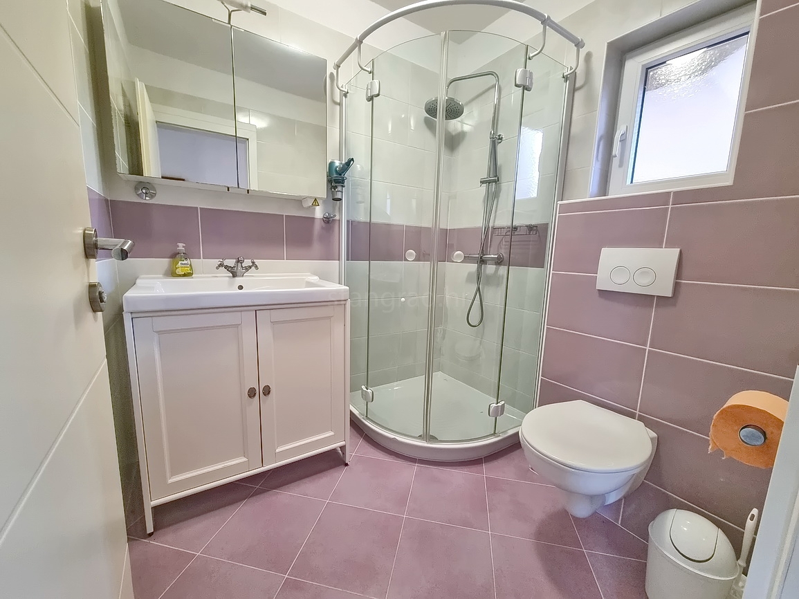 Malinska, dva apartmaja s teraso in vrtom blizu morja!