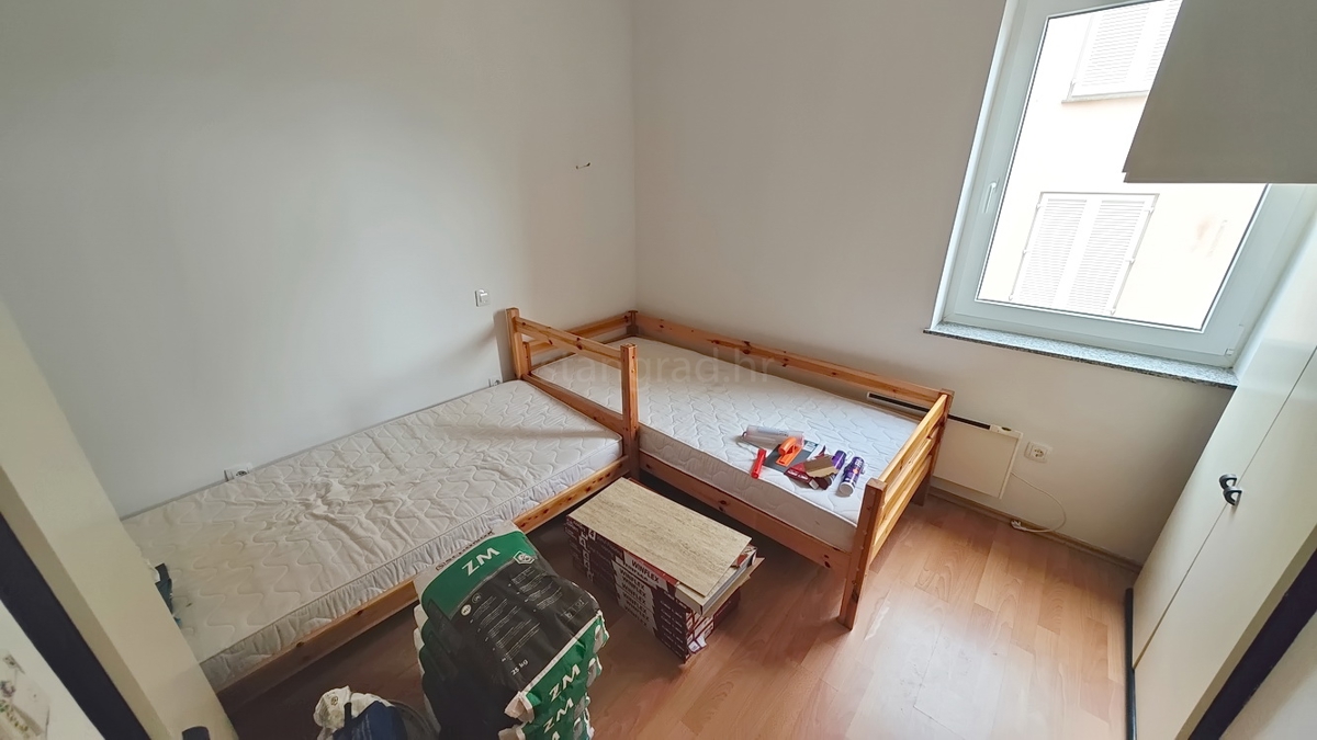 Malinska, prostorno dvoetažno stanovanje v bližini centra!