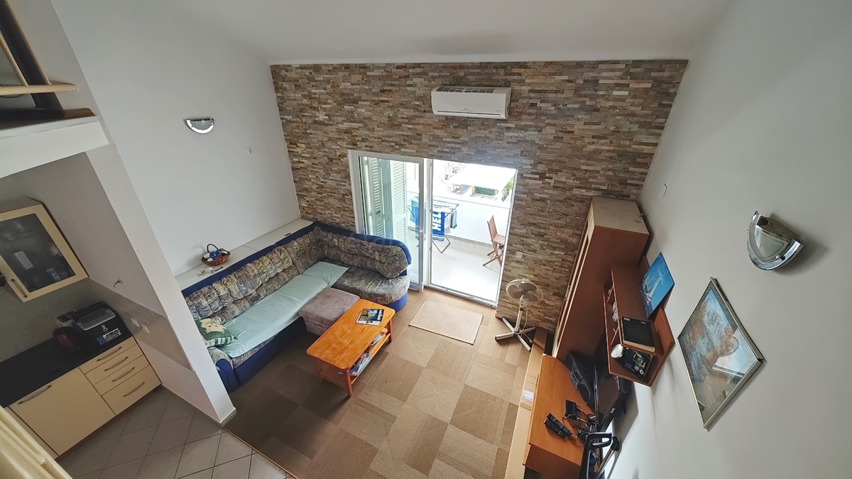 Malinska, prostorno dvoetažno stanovanje v bližini centra!