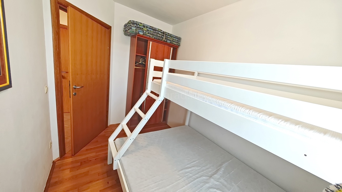 Malinska, opremljen apartma blizu plaže!